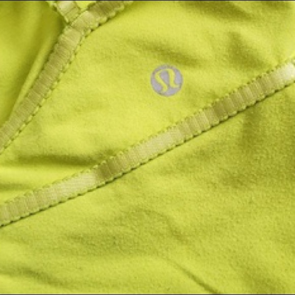 ❤️ Lululemon Ariel tank in bright yellow - Picture 3 of 8